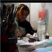 Soy graduada en Bellas artes por la UCM y colaboradora honorífica en el departamento de dibujo. Tengo experiencia en la realización de proyectos expositivos. Además tengo el máster de investigación y creación en arte contemporáneo y máster en formación de
